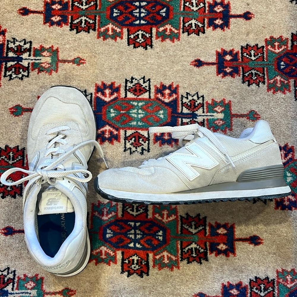 New Balance 574 lifestyle sneakers. Size women's 9.5